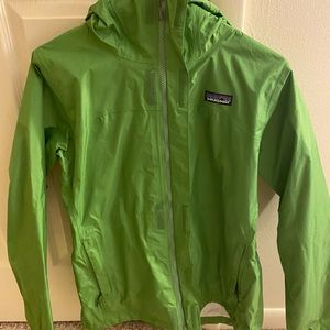 Women’s Patagonia hooded windbreaker